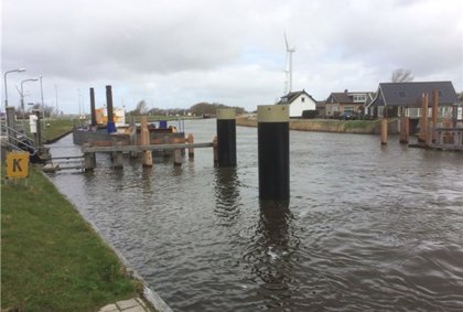 Stalen buispalen beschermen Burgervlotbrug tegen aanvaringen