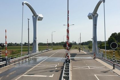 Waaksaam koelt bruggen - Kop van Noord-Holland