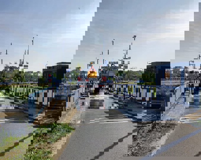 Tropische temperaturen: WaakSaam koelt bruggen Tropische temperaturen: WaakSaam koelt bruggen