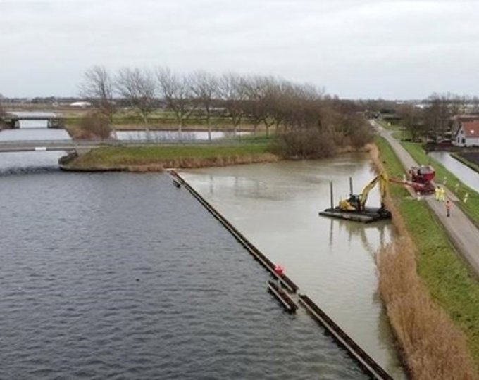 Aanvullen zand natuurvriendelijke oever Aanvullen zand natuurvriendelijke oever