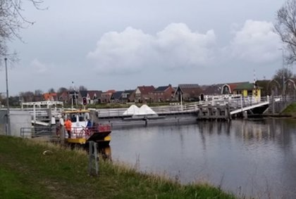 Vlotbrug 't Zand volgens planning 17.00u open voor verkeer