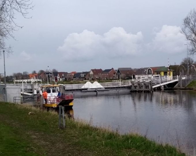 Vlotbrug 't Zand volgens planning 17.00u open voor verkeer