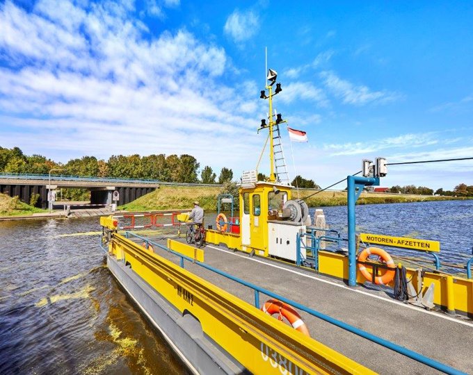 Pontveer Westeinde weer in de vaart Pontveer Westeinde weer in de vaart