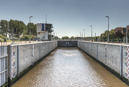 Gedeeltelijke stremming Koopvaardersschutsluis 